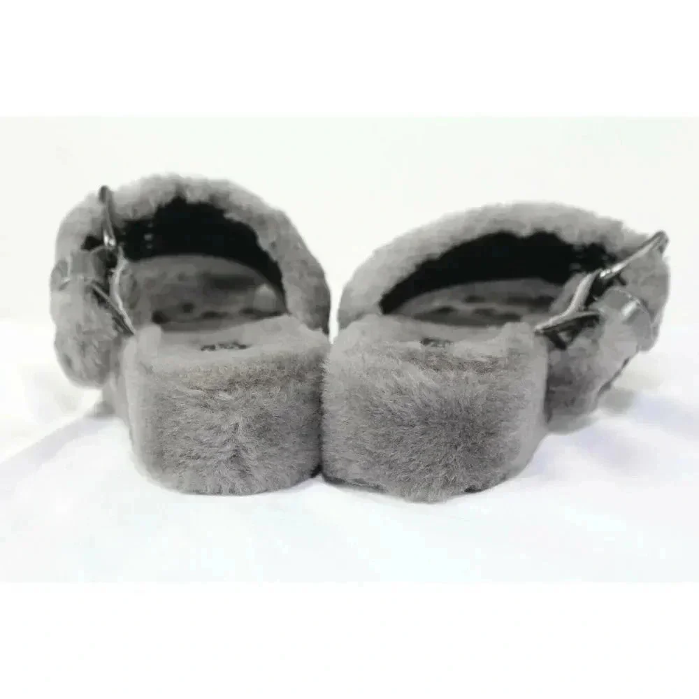 ladies UGG sandals size 7 clean